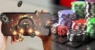 m33m Live Casino တိုက်ရိုက်ဒီလာနှင့် Baccarat ကစားနေသောမြင်ကွင်း